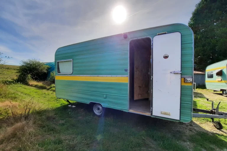 Caravane toilettes sèches Trigano 1974