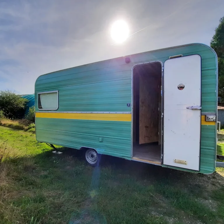 Caravane toilettes sèches Trigano 1974